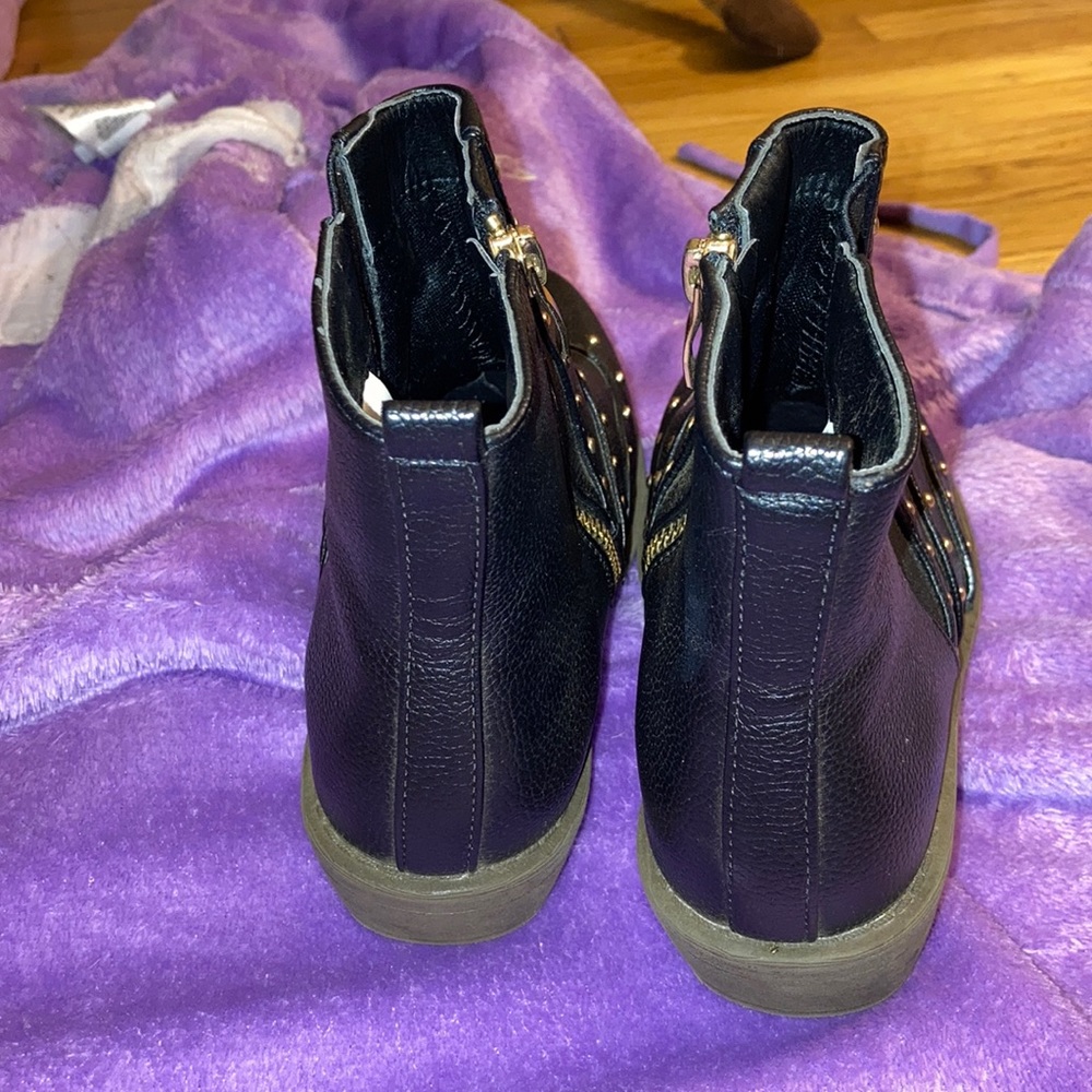 boots - Picture 2 of 3